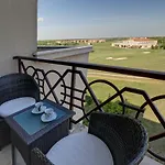 Lägenhetshotell At Lighthouse Golf By Parnas Estate