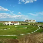 Lägenhetshotell At Lighthouse Golf By Parnas Estate
