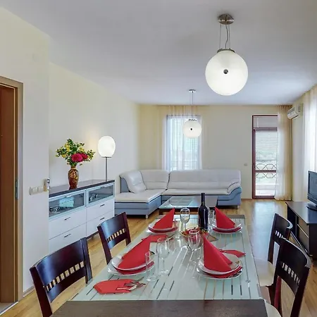 At Lighthouse Golf By Parnas Estate Апарт-отель *