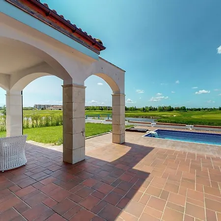 Апарт-отель At Lighthouse Golf By Parnas Estate *