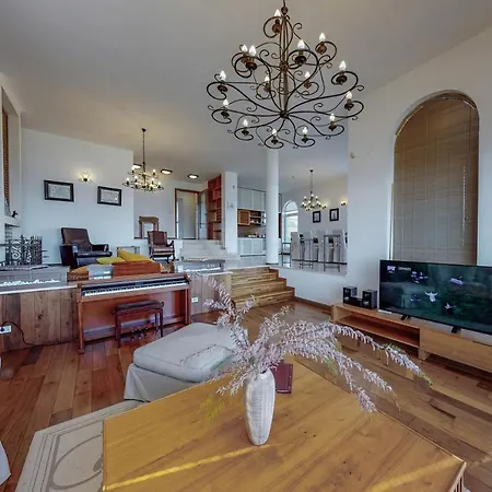 Lighthouse Luxe Estate &