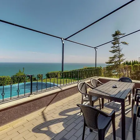 Lighthouse Luxe Estate & * Balchik