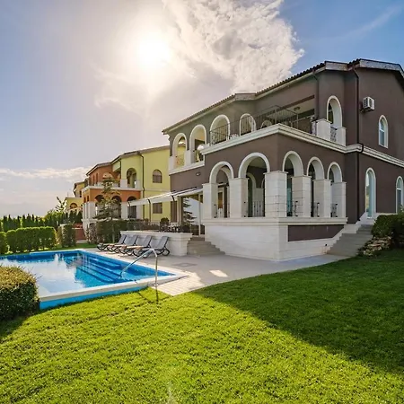 Lighthouse Luxe Estate & * Balchik