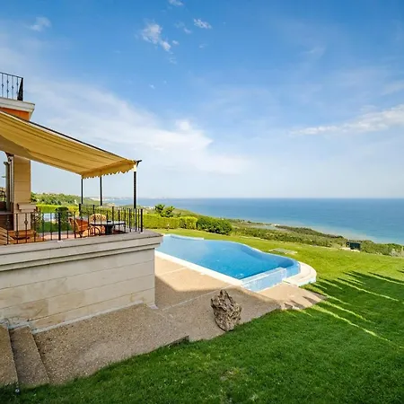 Lighthouse Luxe Estate & Villa *