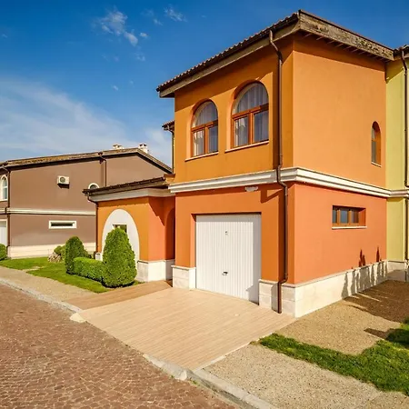 Lighthouse Luxe Estate & Villa *