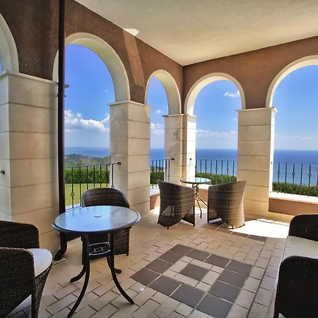 At Lighthouse Golf By Parnas Estate