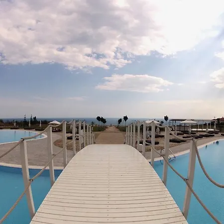 Апарт-отель At Lighthouse Golf By Parnas Estate