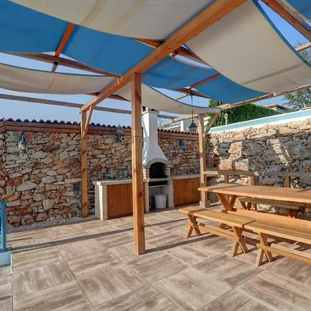 At Lighthouse Golf By Parnas Estate