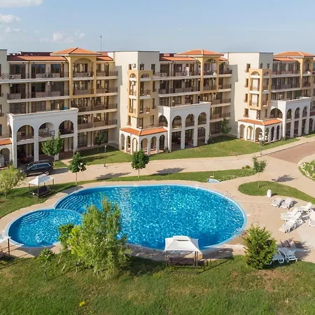 Апарт-отель At Lighthouse Golf By Parnas Estate