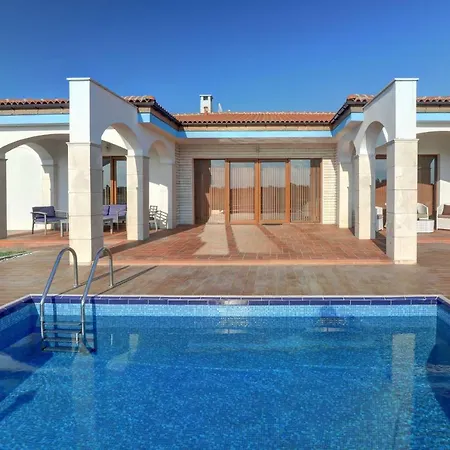 At Lighthouse Golf By Parnas Estate Апарт-отель *