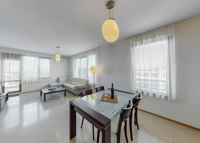 At Lighthouse Golf By Parnas Estate Appart hôtel