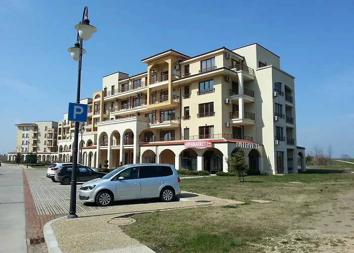 At Lighthouse Golf By Parnas Estate Appart hôtel