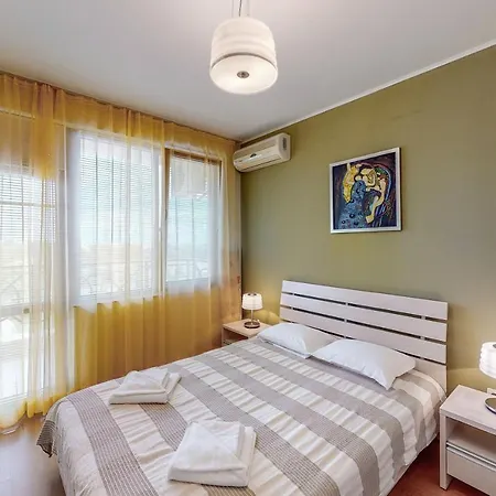 At Lighthouse Golf By Parnas Estate