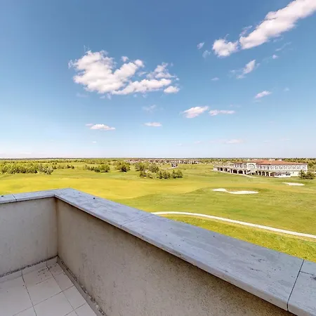 아파트호텔 At Lighthouse Golf By Parnas Estate