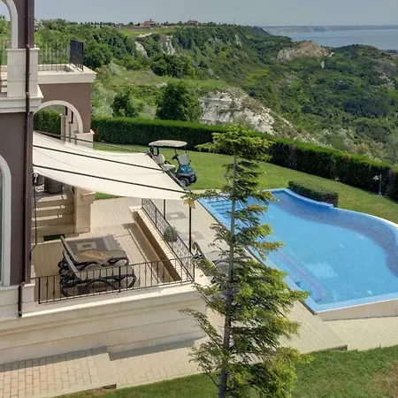 Lägenhetshotell At Lighthouse Golf By Parnas Estate Baltjik