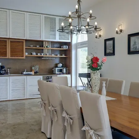 At Lighthouse Golf By Parnas Estate アパートホテル *