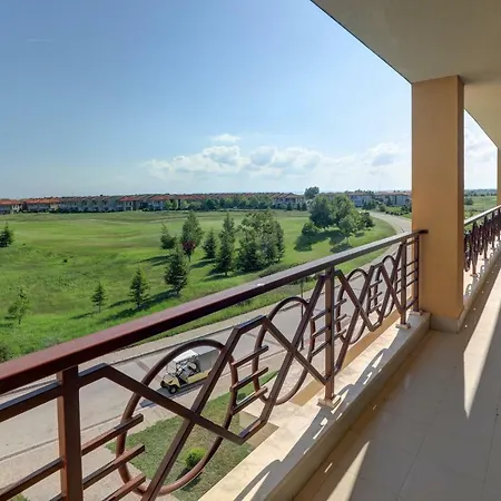 아파트호텔 At Lighthouse Golf By Parnas Estate *