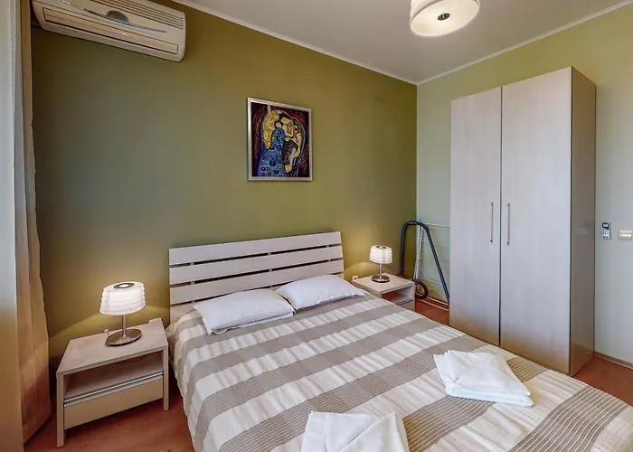 At Lighthouse Golf By Parnas Estate 발치크