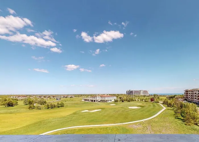 At Lighthouse Golf By Parnas Estate * 발치크